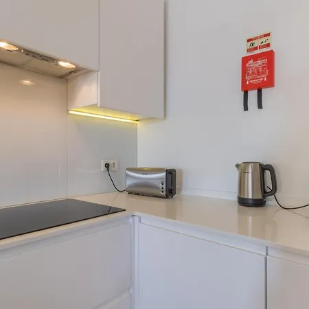 Spacious, Family Friendly 3br & 3wc. Ac/heating. Apartman