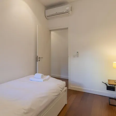 Lejlighed Spacious, Family Friendly 3br & 3wc. Ac/heating.