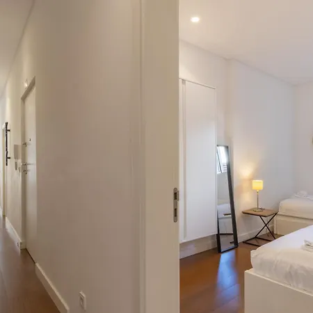 Apartmán Spacious, Family Friendly 3br & 3wc. Ac/heating. *