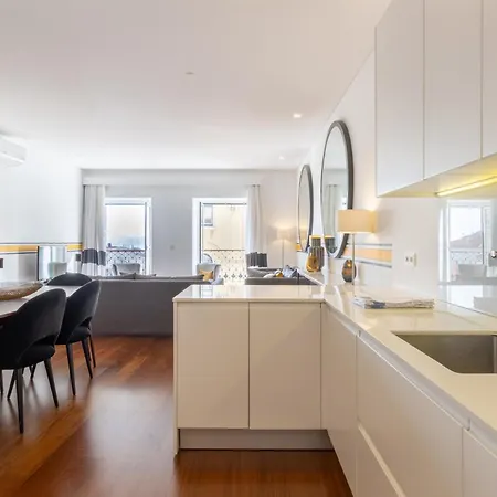 Spacious, Family Friendly 3br & 3wc. Ac/heating. * ליסבון