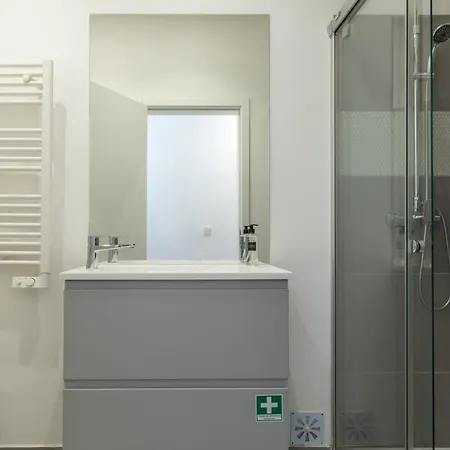 דירה Spacious, Family Friendly 3br & 3wc. Ac/heating.