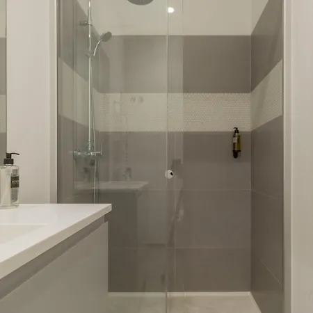 Spacious, Family Friendly 3br & 3wc. Ac/heating. * ליסבון