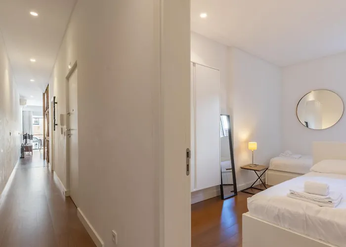 شقة Spacious, Family Friendly 3br & 3wc. Ac/heating. *