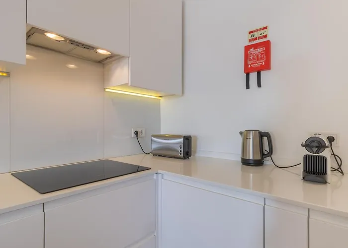 Spacious, Family Friendly 3br & 3wc. Ac/heating. شقة