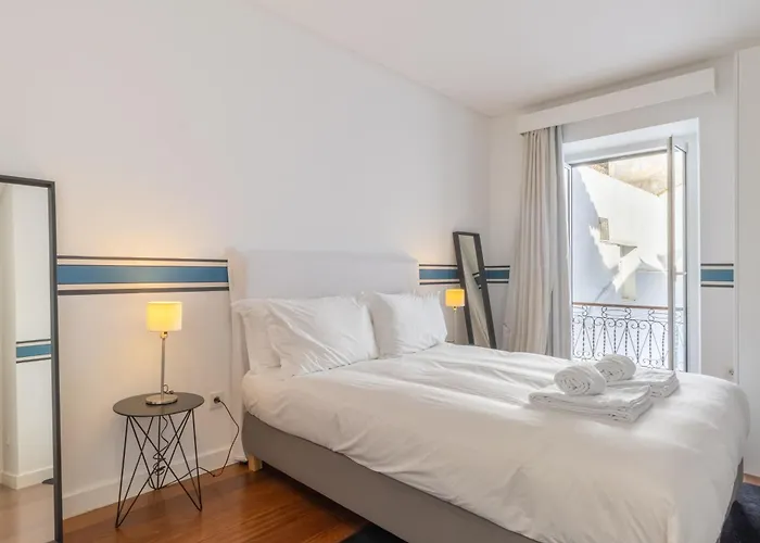 شقة Spacious, Family Friendly 3br & 3wc. Ac/heating. *