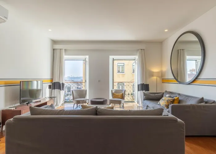 Spacious, Family Friendly 3br & 3wc. Ac/heating. *