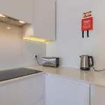 Spacious, Family Friendly 3br & 3wc. Ac/heating. Lägenhet