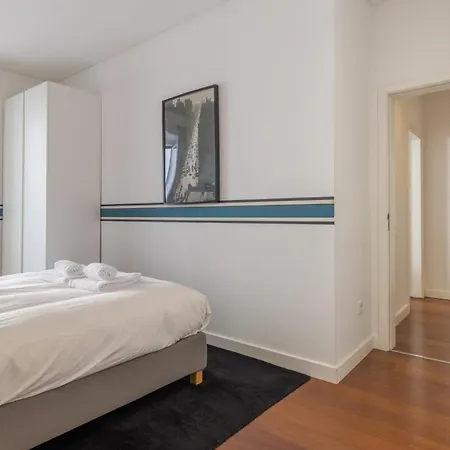 公寓 Spacious, Family Friendly 3br & 3wc. Ac/heating.