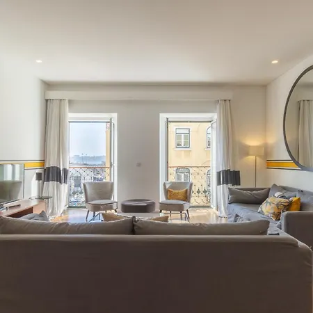 Spacious, Family Friendly 3br & 3wc. Ac/heating. *