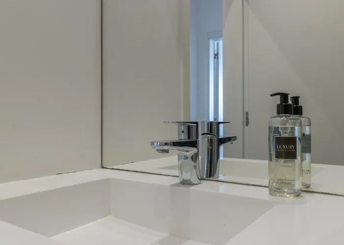 Spacious, Family Friendly 3br & 3wc. Ac/heating. Διαμέρισμα *