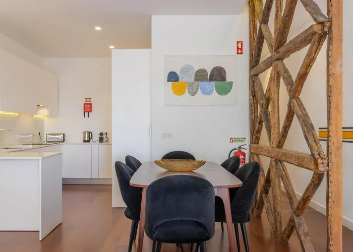 Spacious, Family Friendly 3br & 3wc. Ac/heating. *