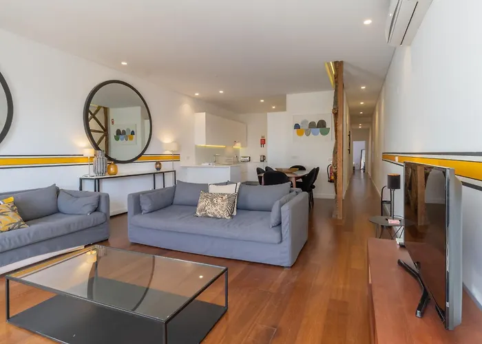 Spacious, Family Friendly 3br & 3wc. Ac/heating.