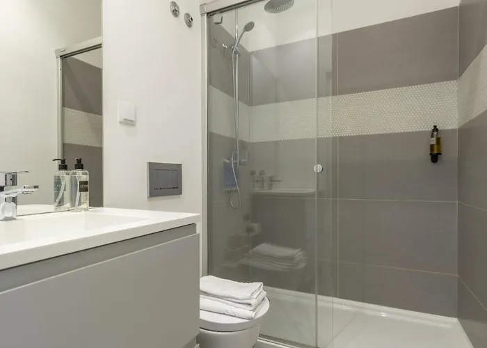 Διαμέρισμα Spacious, Family Friendly 3br & 3wc. Ac/heating. *