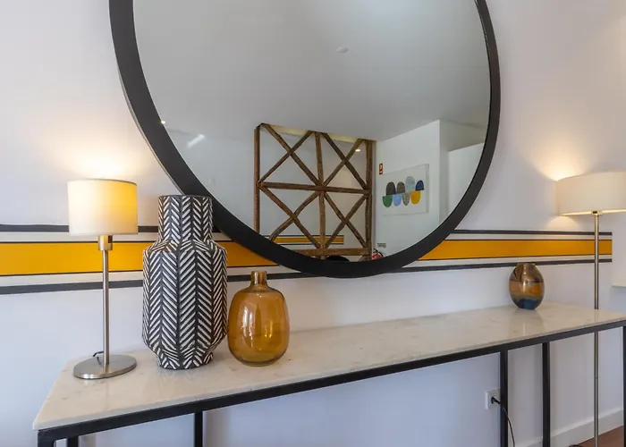 Spacious, Family Friendly 3br & 3wc. Ac/heating. *