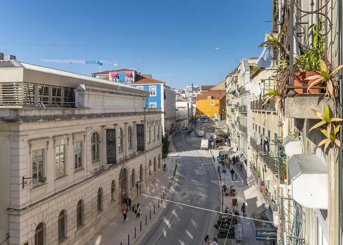 Spacious, Family Friendly 3br & 3wc. Ac/heating. *