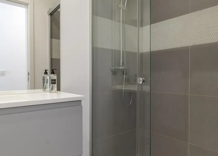 Διαμέρισμα Spacious, Family Friendly 3br & 3wc. Ac/heating. *